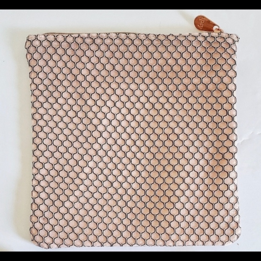 4/$20! Ipsy Pale Pink & Black Cosmetic Pouch